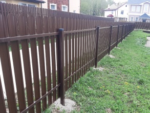 Забор из евроштакетника с утрамбовкой щебнем 70 метров фото в Томилино