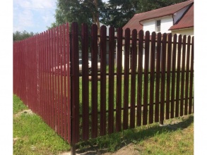 Забор из евроштакетника с бетонированием столбов 12 соток фото стоимость под ключ