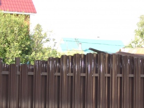 Забор из евроштакетника на ленточном фундаменте 10 метров фото в Томилино