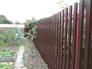 Забор из евроштакетника с забивными столбами 86 метров фото в Томилино