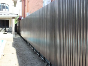 Забор из евроштакетника на ленточном фундаменте 57 метров фото в Томилино