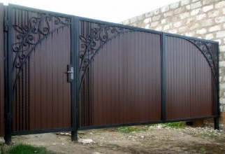 Распашные ворота из профнастила - пример 1 фото в Томилино